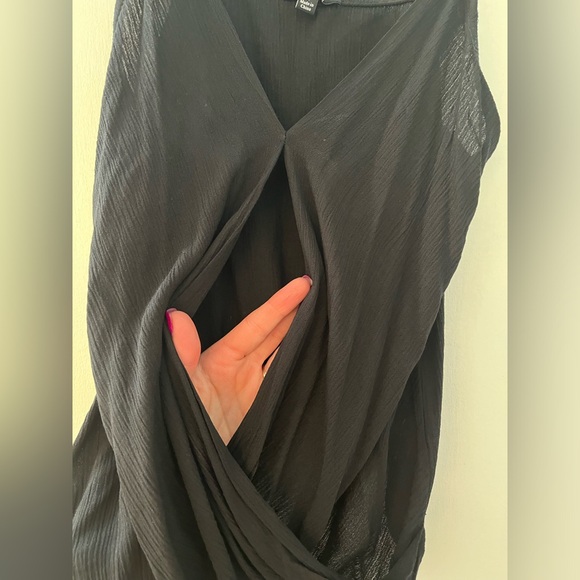 Black cropped spaghetti strap tank blouse in a size large - Picture 7 of 12